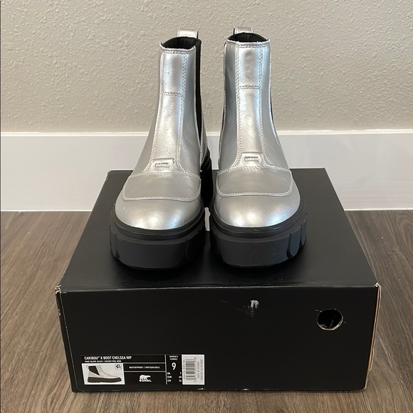 Sorel Metallic Silver Chelsea Boots - Picture 1 of 10